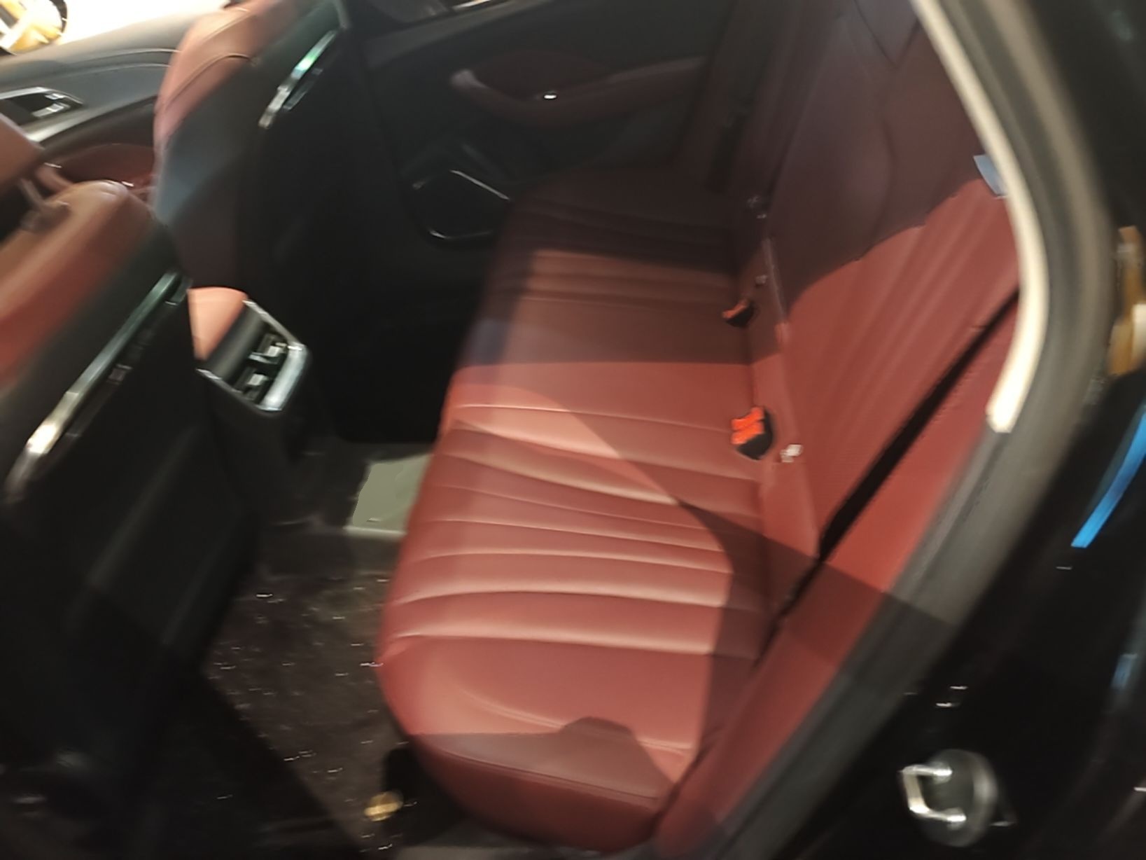 Hongqi H5 2024 2.0T Automatic Smart Connect Flagship Edition - Chinese Trim Xiang — снимка 20