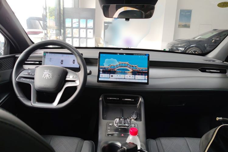 Used BYD Qin PLUS 2025 DM-i Smart Drive 55KM Beyond Model Center Console