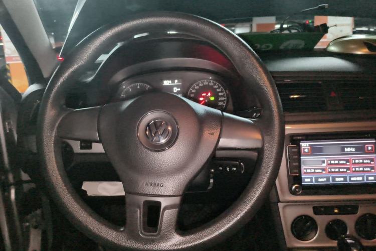 Used Volkswagen Lavida 2013 Revised Classic 1.6L Automatic Fashion Edition Steering Wheel