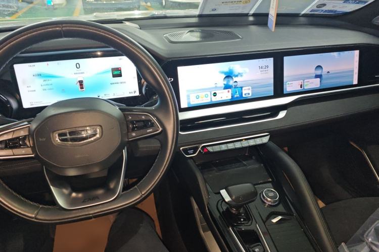 Used Geely Auto Monjaro L 2024 2.0TD High-Power Automatic Two-Wheel Drive Skyline Edition Center Console