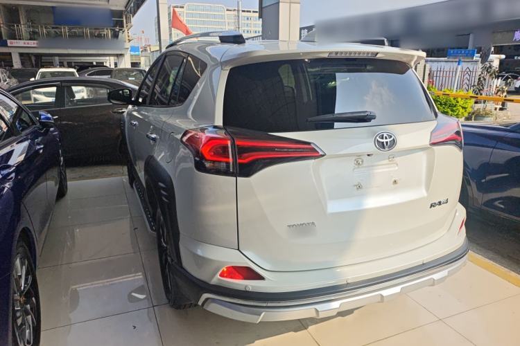 Used Toyota RAV4 2019 2.0L CVT Two-Wheel Drive Fashion X Limited Edition China VI Standard