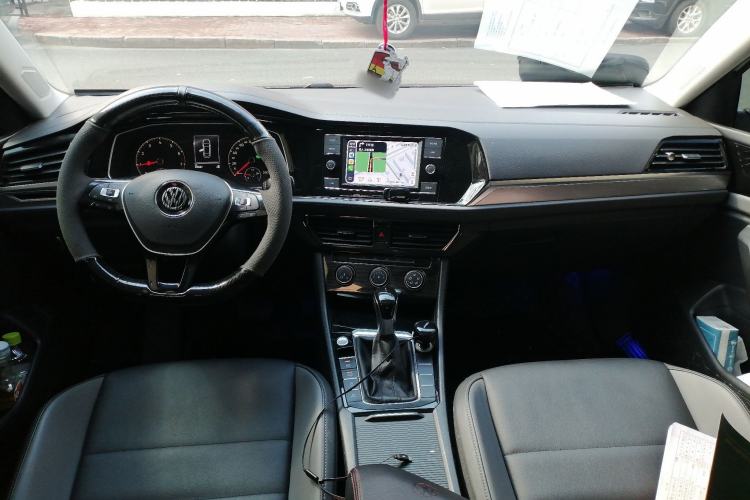 Used Volkswagen Sagitar 2019 200TSI DSG Comfort Version China VI Standard Center Console