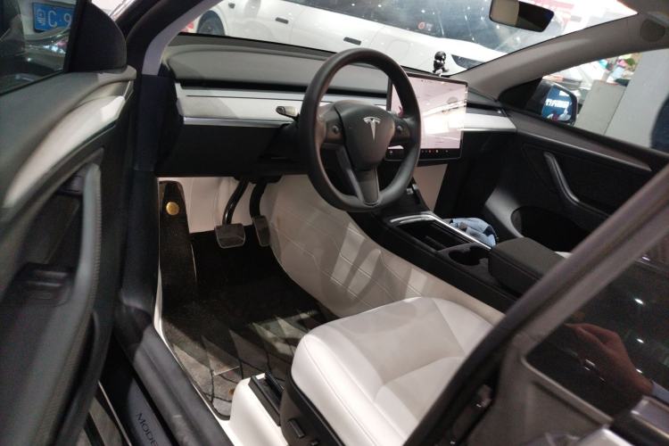 Used Tesla Model Y 2023 Rear-Wheel-Drive Version