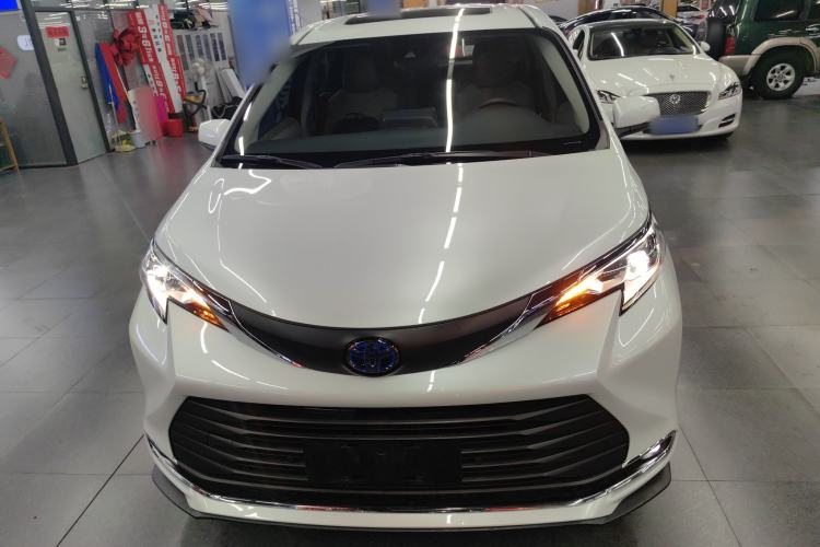 Used Toyota SIENNA 2023 2.5L Hybrid Comfort Edition Front