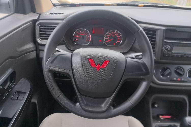 Used Wuling Hongguang V 2022 1.5L Jingqu Version Hydraulic Power Steering LAR Steering Wheel