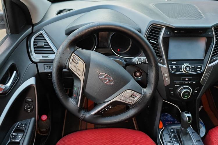 Used Hyundai Santa Fe 2015 2.0T Automatic Two-Wheel Drive Smart Version 5 Seats
