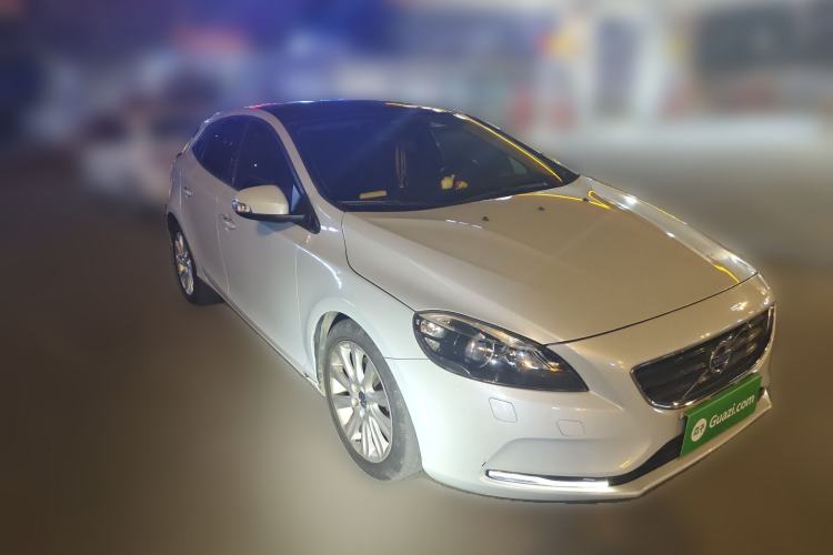 Used Volvo V40 2015 1.6T Zhiyi Edition
