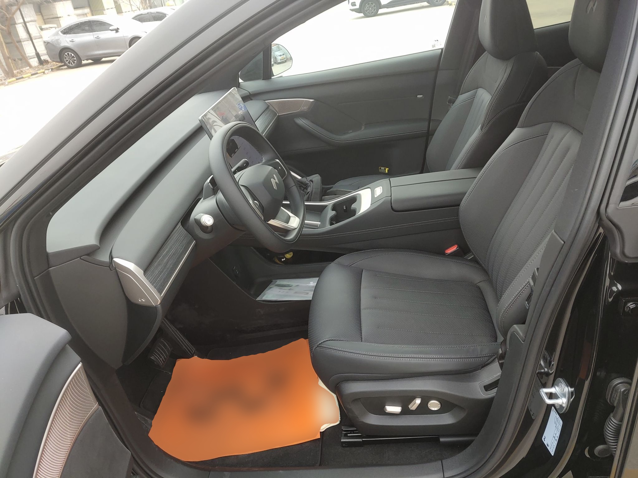 المقاعد الأمامية داخل السيارة