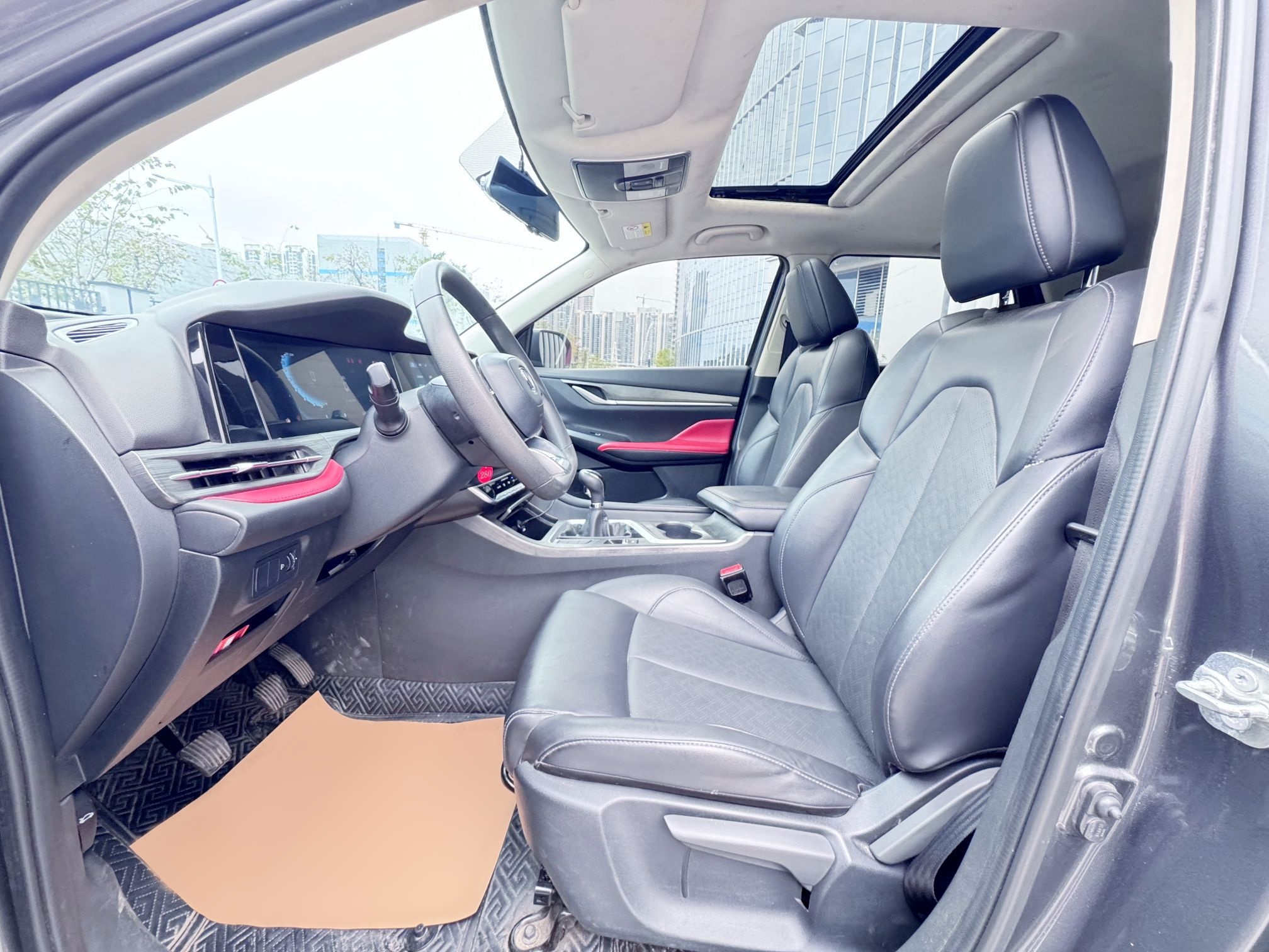 Переднее сиденье в автомобиле