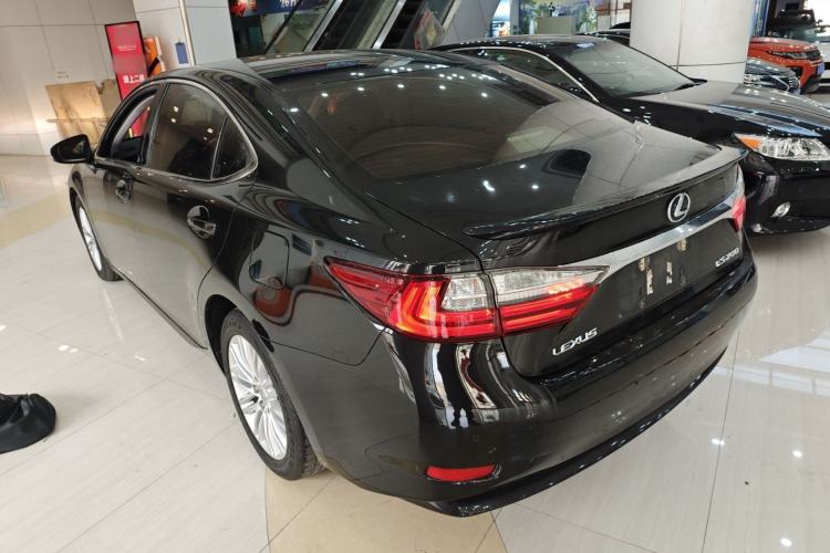 Used Lexus ES 2016 200 Midnight Special Limited Edition Rear Left 45 Deg