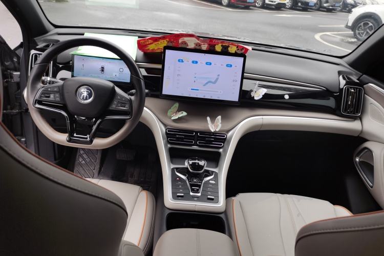 Used BYD Song Pro New Energy 2024 HONOR Edition DM-i 110KM Beyond Model Center Console