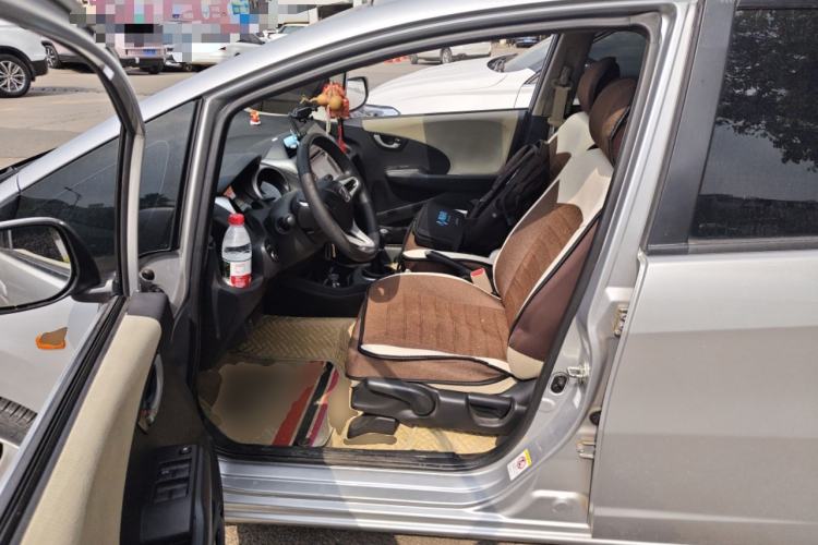 Used Honda Fit 2011 1.5L manual luxury version
