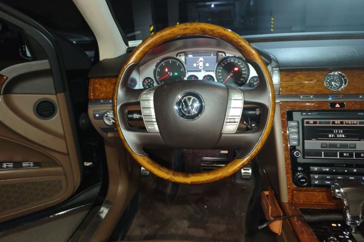 Used Volkswagen Phaeton 2014 3.0L Business Model
