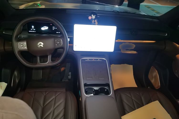 Used Nio EC6 2025 75 kWh Center Console