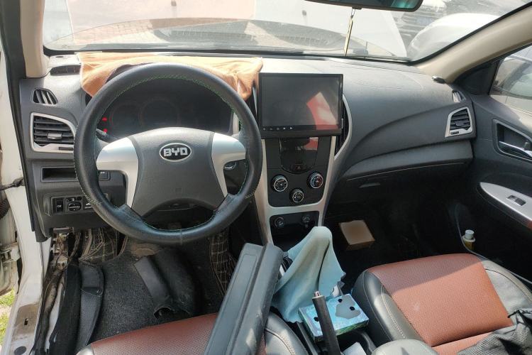Used BYD F3 2015 Energy-Efficient Model 1.5L Manual Comfort Edition Center Console
