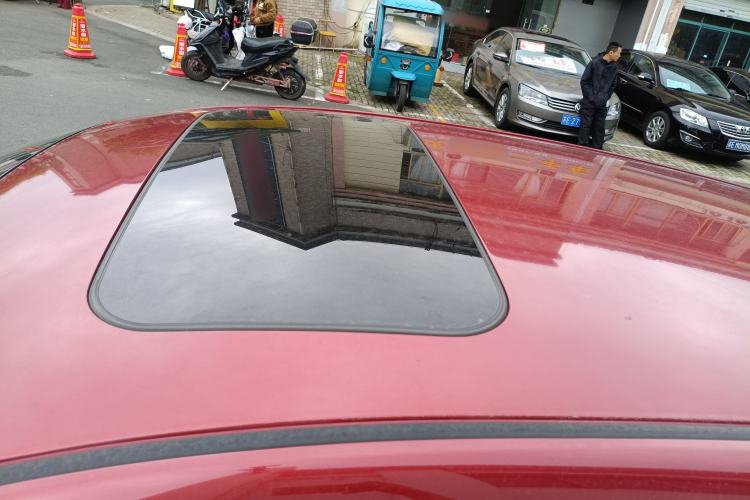 Used Nissan Tiida 2016 1.6L CVT Cool Dynamic Edition Roof