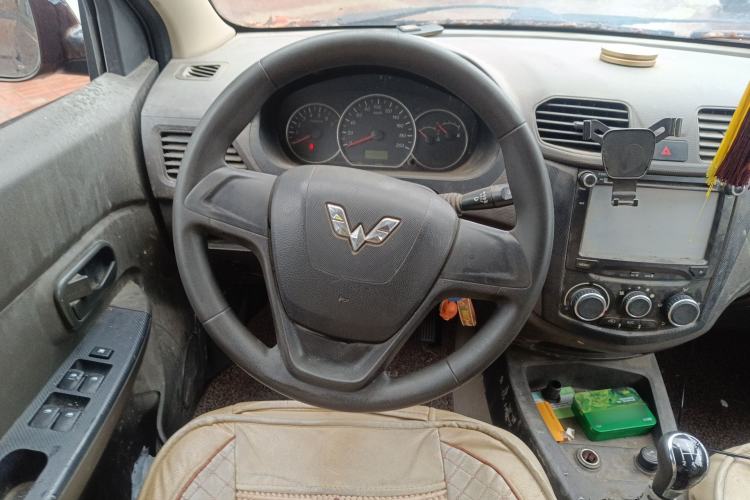 Used Wuling Hongguang 2015 1.5L S Basic Version China V Standard Steering Wheel