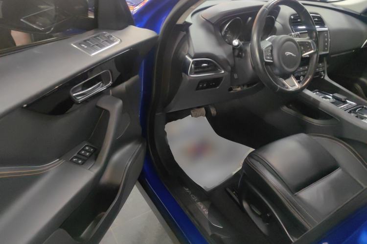 Used Jaguar F-PACE 2018 2.0T Two-Wheel Drive Urban Deluxe Edition
