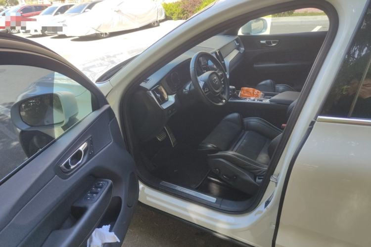 Used Volvo XC60 2019 T5 4x4 Smart & Dynamic Sport Edition China VI Standard
