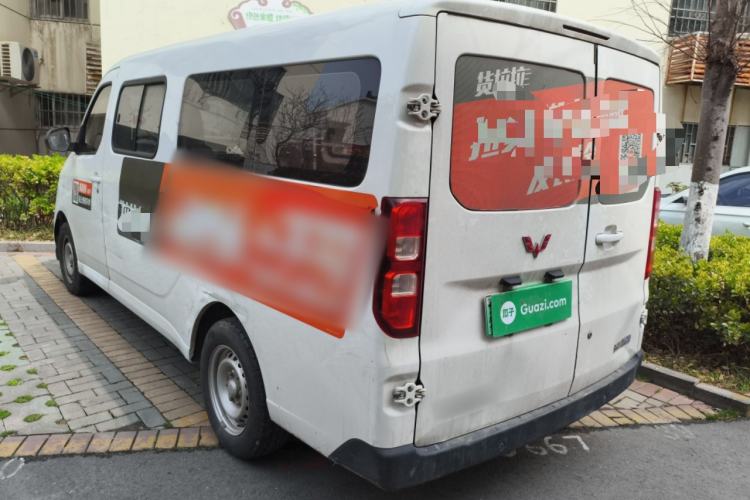 Used Wuling Yangguang 2024 300KM Comfort Version Passenger Van 75kW Rear Left 45 Deg