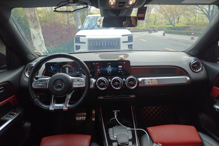 Used Mercedes-Benz GLB AMG 2022 AMG GLB 35 4MATIC Center Console