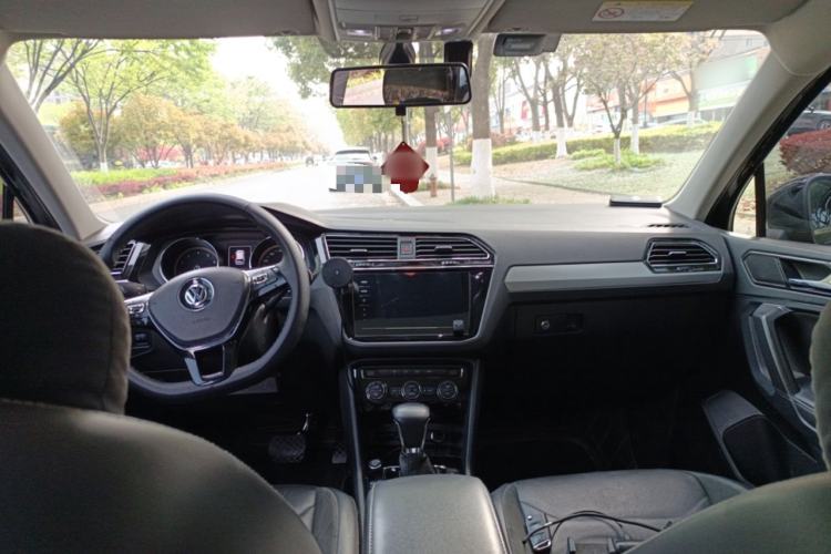 Used Volkswagen Tiguan L 2020 330TSI Automatic Two-Wheel Drive Panoramic Comfort Edition China VI Standard Center Console