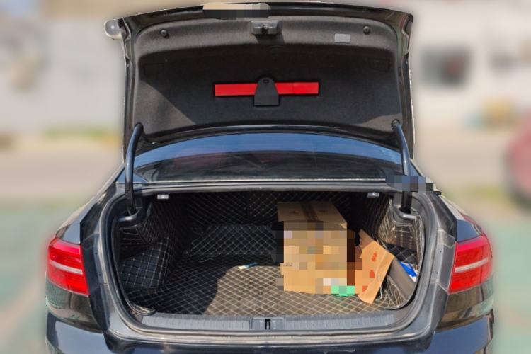 Used Volkswagen Magotan 2017 330TSI DSG Luxury Model Trunk