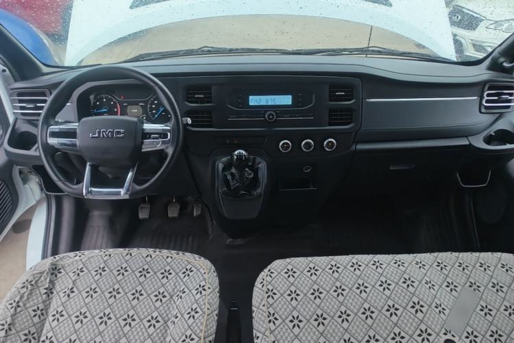 Used JMC Fushun 2023 2.0T Manual Short-Wheelbase Mid-Height Commercial Multi-Purpose 5-Seater Passenger Vehicle
