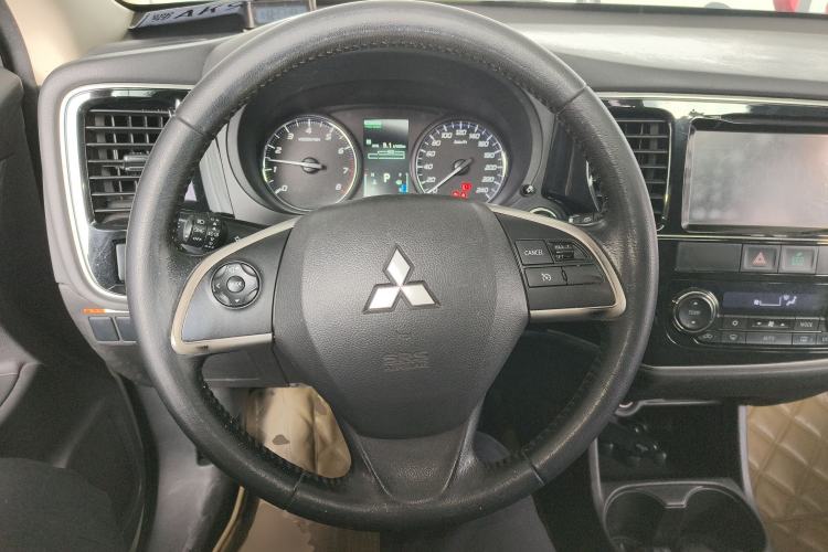 Used Mitsubishi Outlander 2014 2.4L 4x4 Deluxe Value Edition 5 Seats