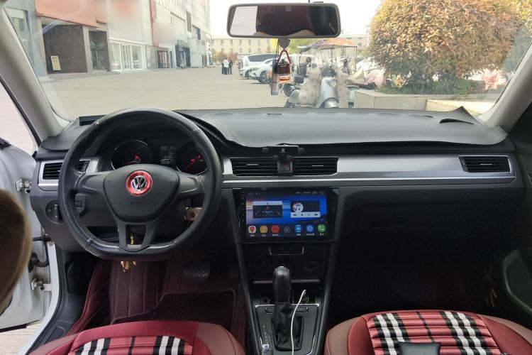 Used Volkswagen Bora 2018 1.5L Automatic Fashion Model Center Console