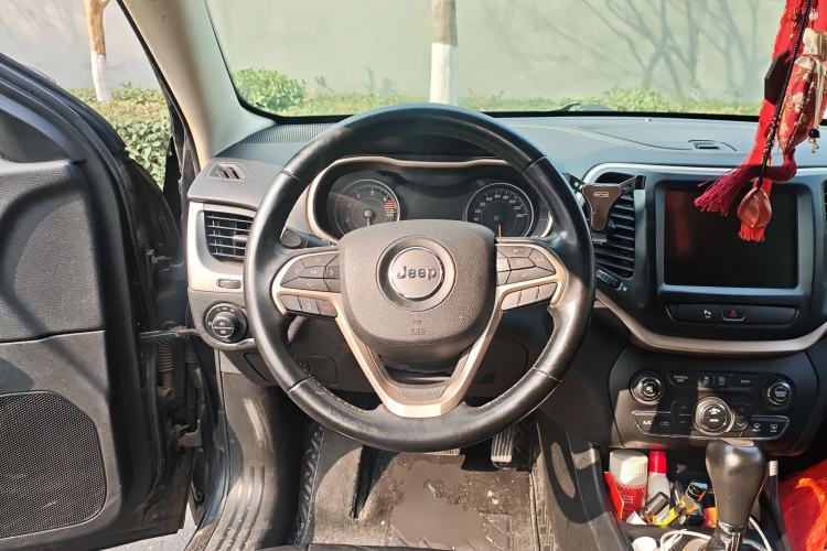 Used Jeep Cherokee 2017 2.0L Superior Edition