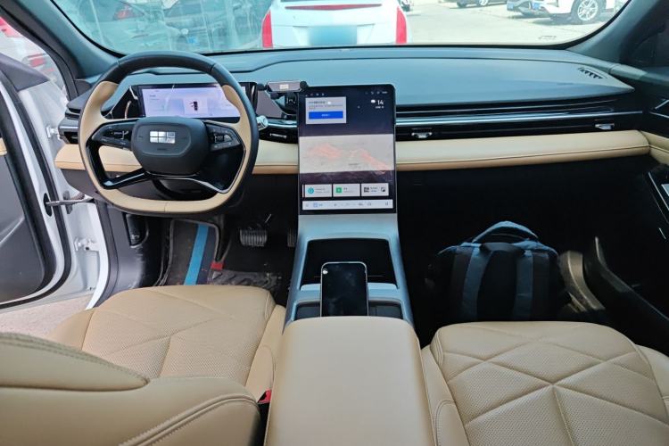 Used Geely Galaxy L6 2024 125km PLUS Dragon Edition
