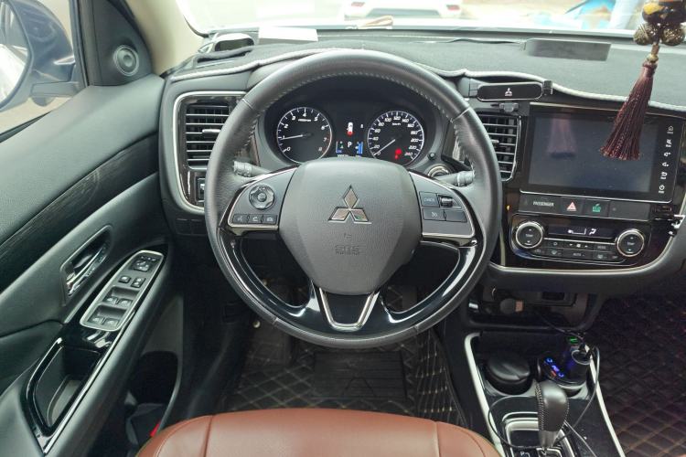 Used Mitsubishi Outlander 2019 2.0L Two-Wheel Drive Comfort Edition 5 Seats China VI Standard