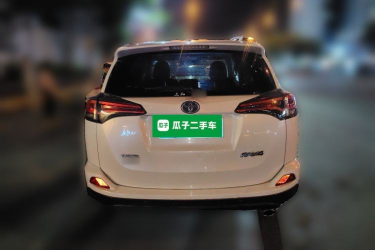 Used Toyota RAV4 2016 2.0L CVT Two-Wheel Drive Fashion Edition China V Standard Rear