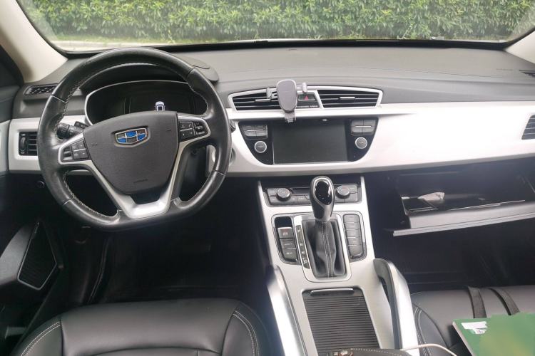 Used Geely Auto Emgrand X7 Sport 2016 1.8TD Automatic Smart Connectivity Version Center Console