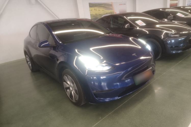 Used Tesla Model Y 2021 Standard Range Rear-Wheel Drive Version Front Right 45 Deg