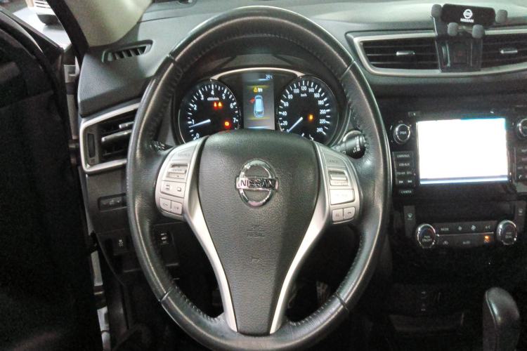 Used Nissan X-Trail 2014 2.5L CVT Ultimate Edition 4WD Steering Wheel
