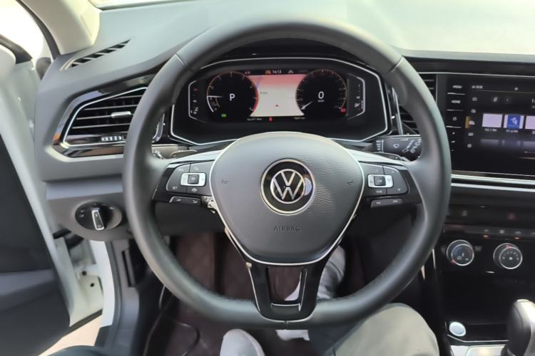 Used Volkswagen T-ROC 2022 280TSI DSG Two-Wheel Drive Comfort PLUS Steering Wheel