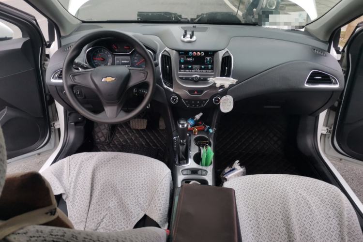 Used Chevrolet Cruze 2017 1.5L Automatic Pioneer Sunroof Edition Center Console