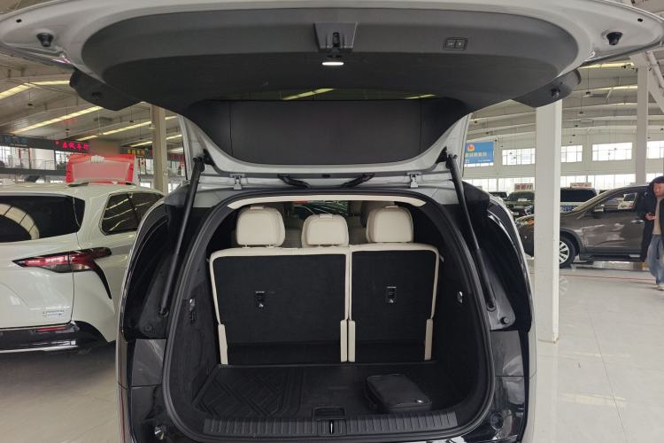 Used Li Auto MEGA 2025 Home Family Special Edition