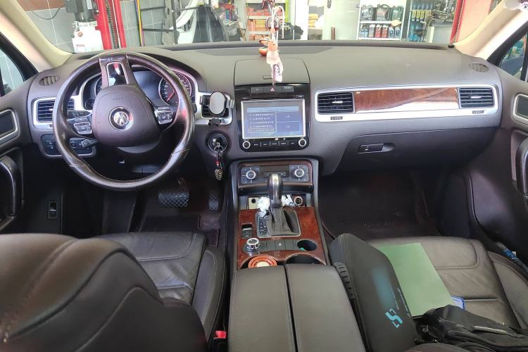 Used Volkswagen Touareg 2011 3.0 TSI Standard Version
