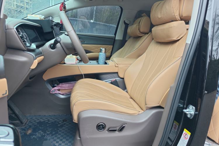 Used Denza D9 2022 DM-i 970 Four-Wheel Drive Prestige Model
