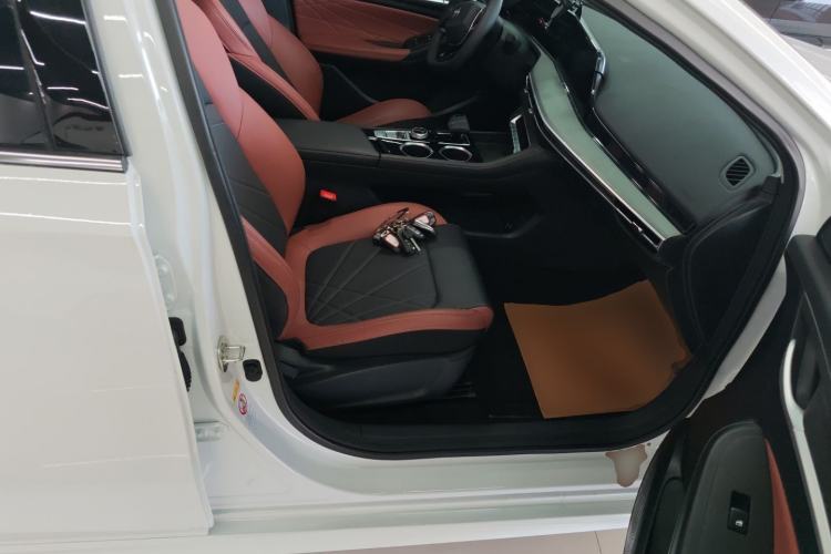 Used CHANGAN Eado 2023 Changan Edition PLUS Blue Whale NE 1.4T GDI DCT Prestige Version
