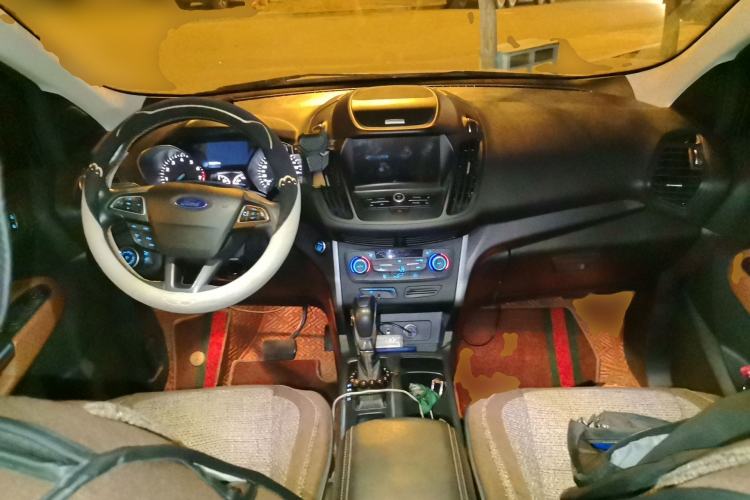 Used Ford Kuga 2018 EcoBoost 180 Two-Wheel-Drive Cognac Special Edition Center Console