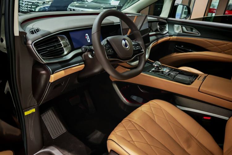 Used Denza D9 2024 DM-i 980 Four-Wheel Drive Prestige Model
