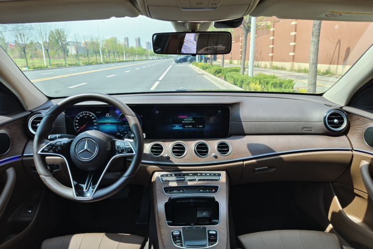 Used Mercedes-Benz E-Class 2021 E 260 L 4MATIC Interior 1