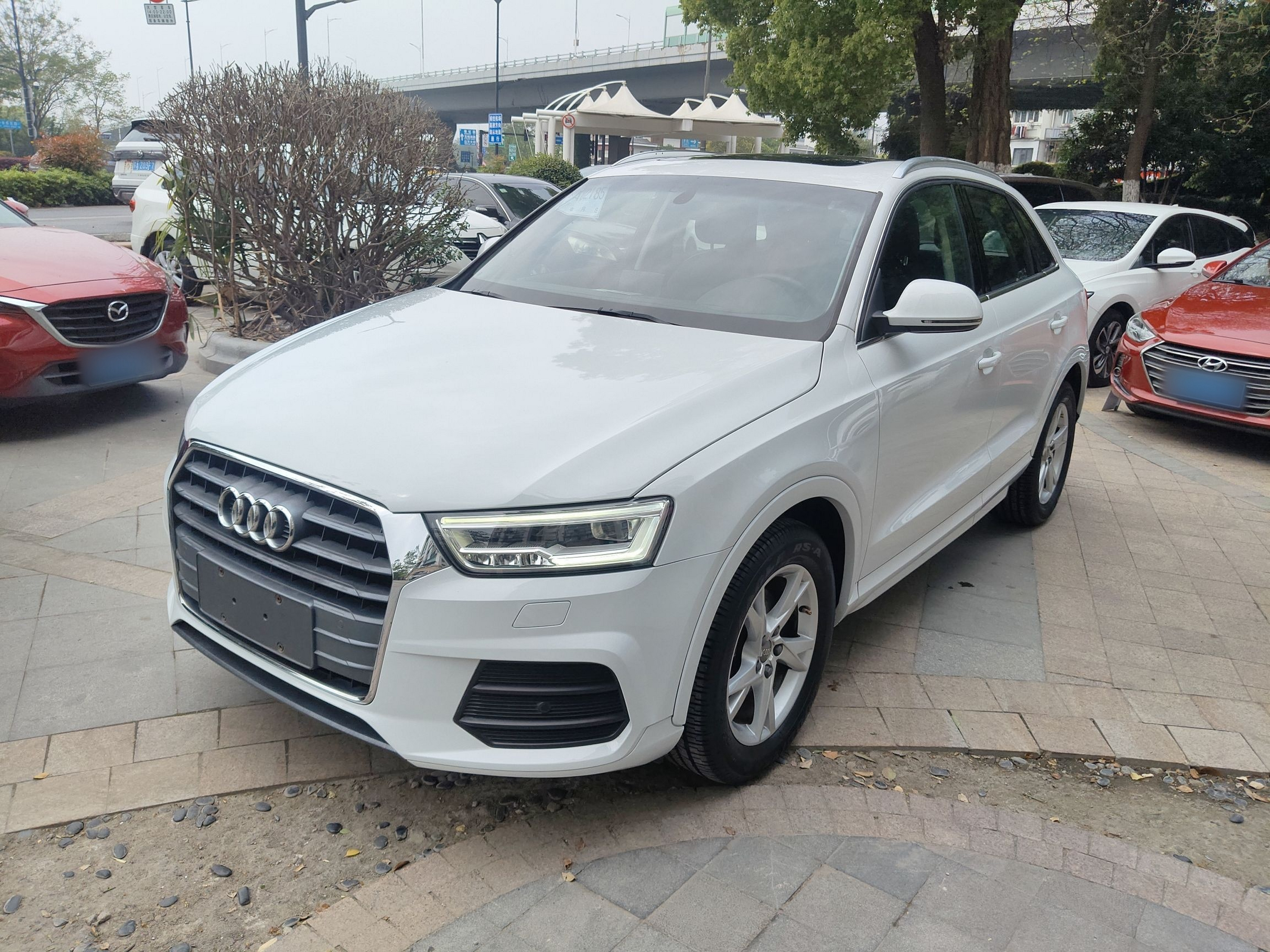 Под передней частью автомобиля