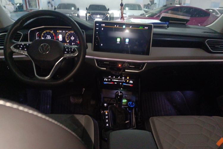 Used Volkswagen Tayron 2024 330TSI Two-Wheel Drive Luxury Plus Advanced Version Center Console