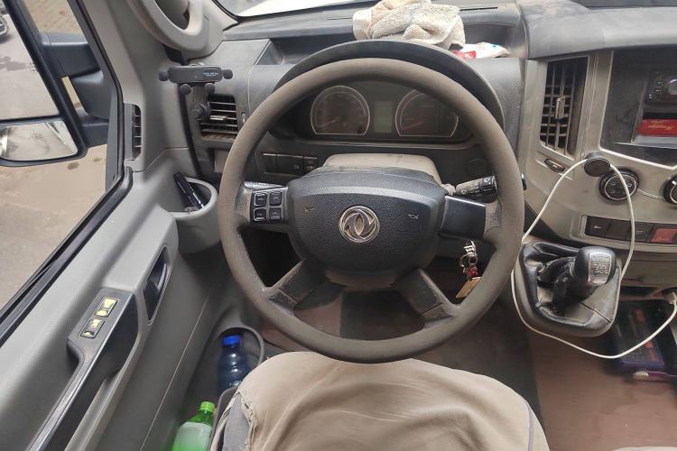 Used Dongfeng Yufeng 2018 2.3T Logistics Vehicle A100 Luxury Edition Short Wheelbase Mid-Roof Design 5–9 Seater
