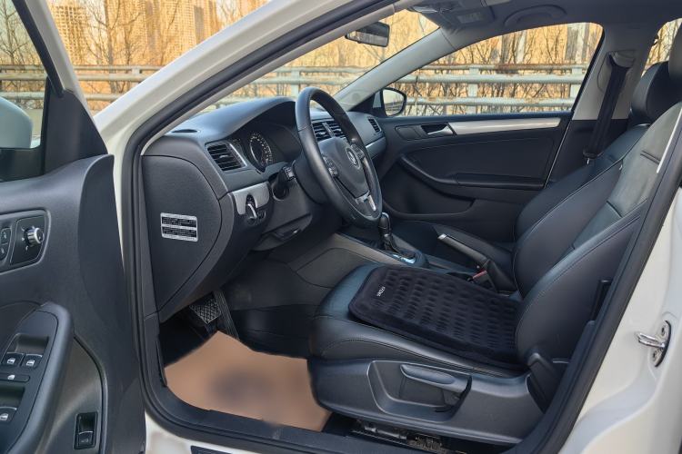 Used Volkswagen Sagitar 2014 Revised Version 1.4TSI Automatic Luxury Edition
